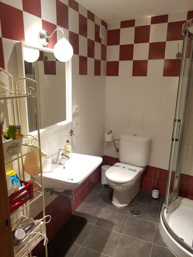 Apartamento Cine Colon Ribadeo Ngoại thất bức ảnh