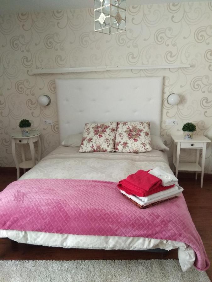Apartamento Cine Colon Ribadeo Ngoại thất bức ảnh